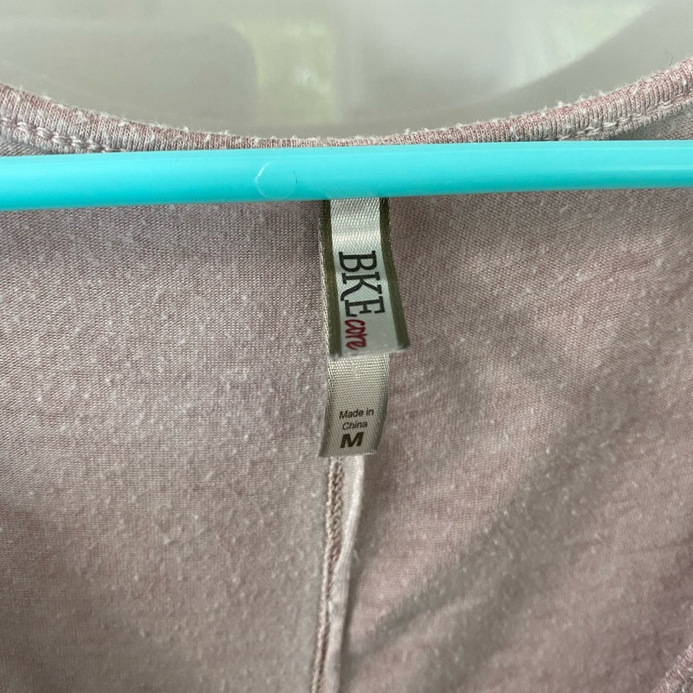 Deep v-tee - Picture 3 of 3